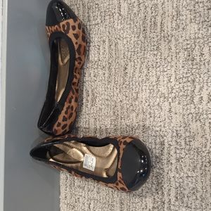 Dexflex Comfort size 8.5W leopard print flat